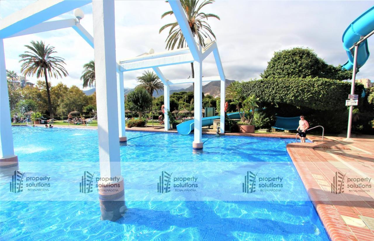 Apartamento Benalbeach. Apartamento Con Vista Al Mar. Piscina Todo El Año. Primera Linea De Playa.