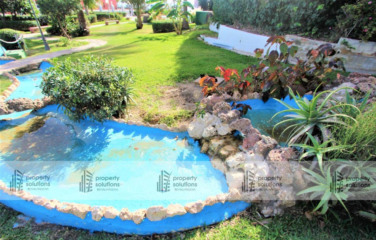 Benalbeach. Apartamento Con Vista Al Mar. Piscina Todo El Año. Primera Linea De Playa. Apartamento